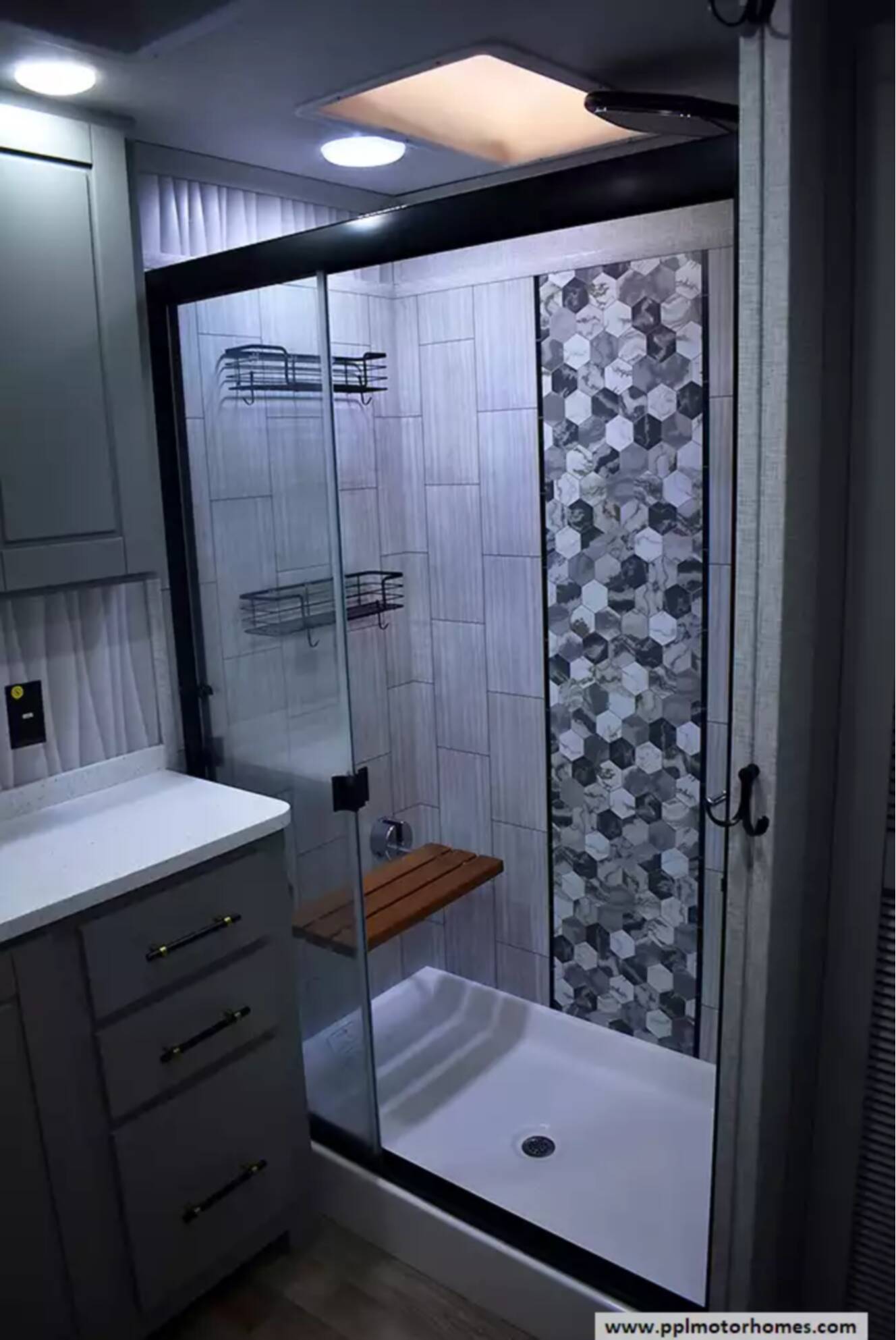 A photo of this 2024 Redwood REDWOOD RW4200FL