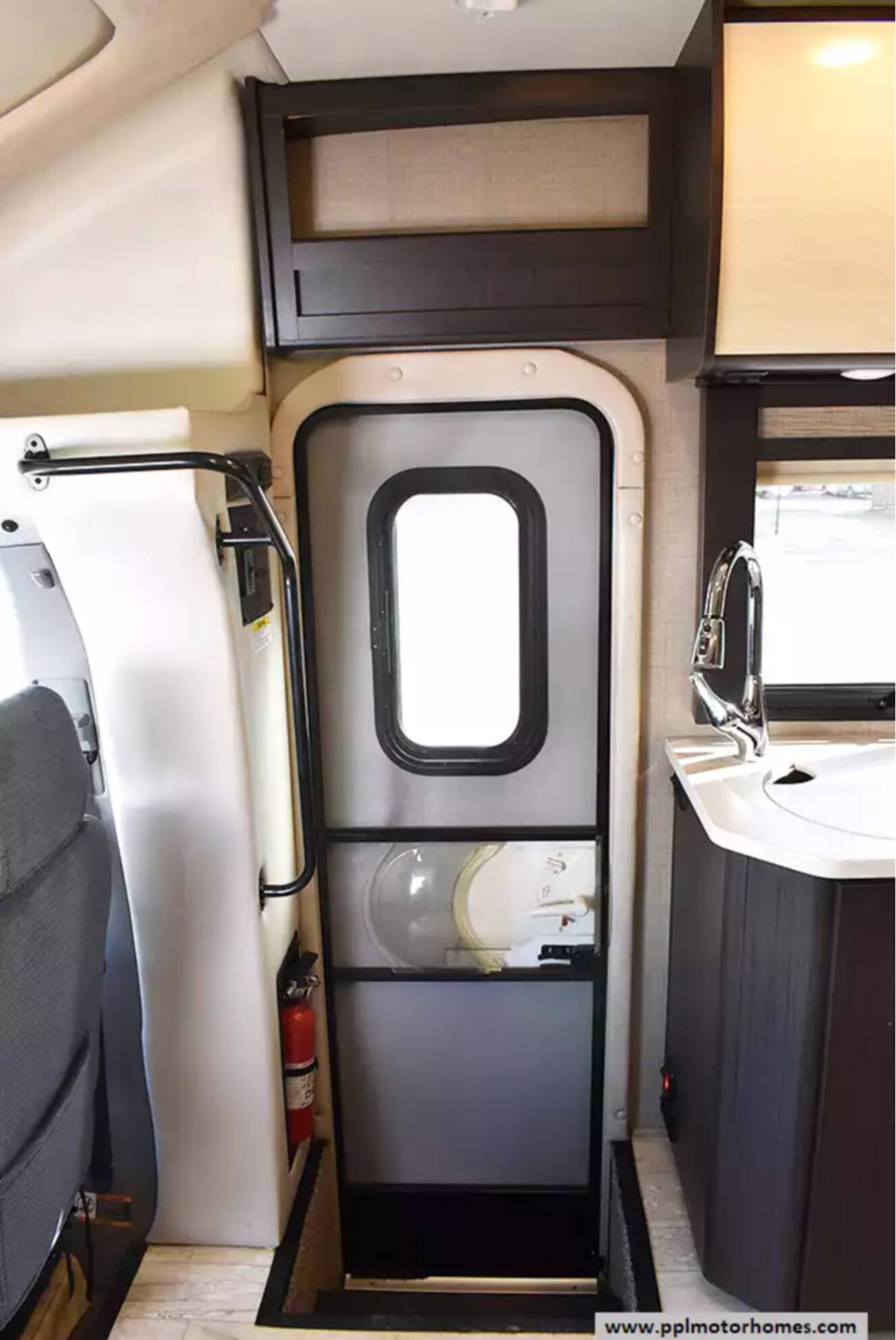 A photo of this 2018 Thor Compass 24TX
