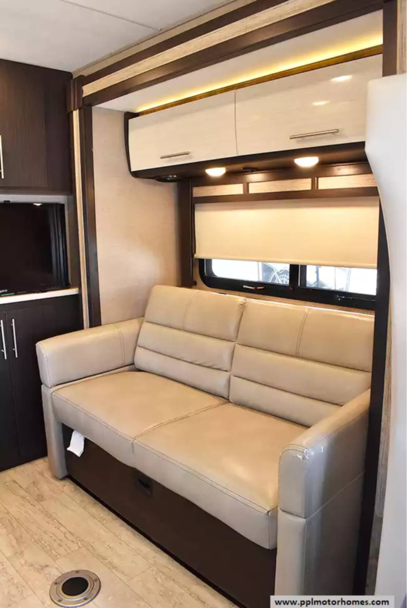 A photo of this 2018 Thor Compass 24TX