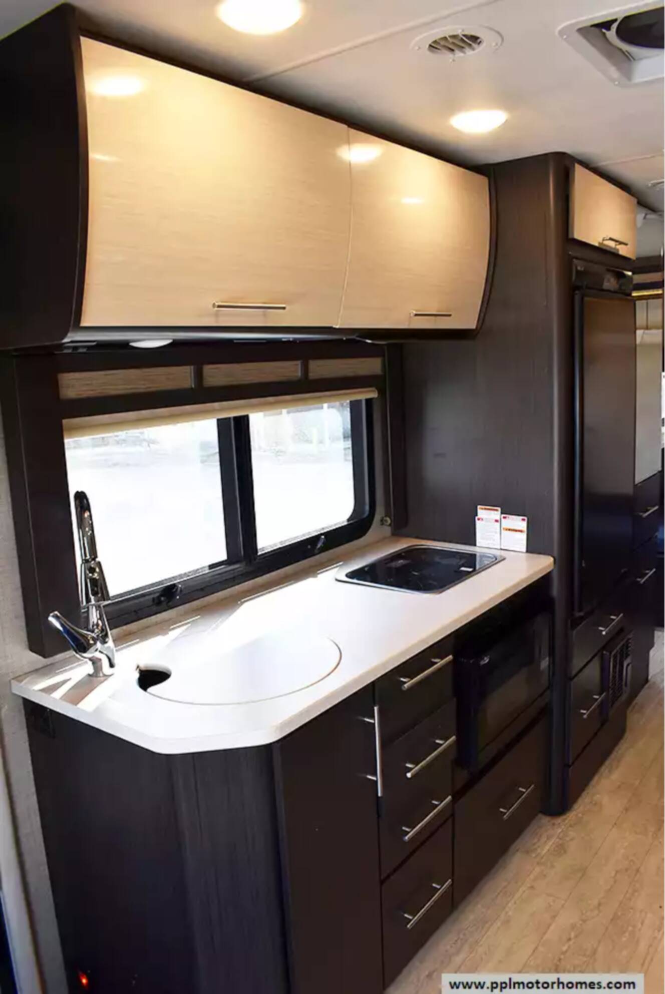 A photo of this 2018 Thor Compass 24TX