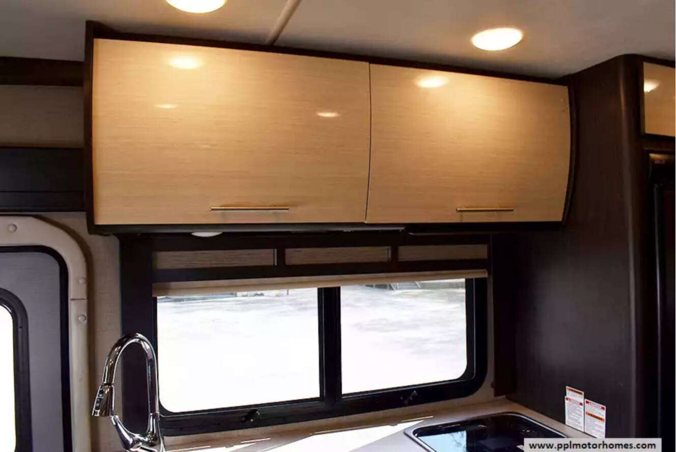 A photo of this 2018 Thor Compass 24TX