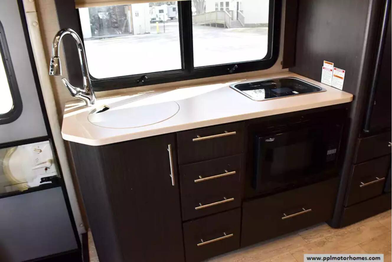 A photo of this 2018 Thor Compass 24TX