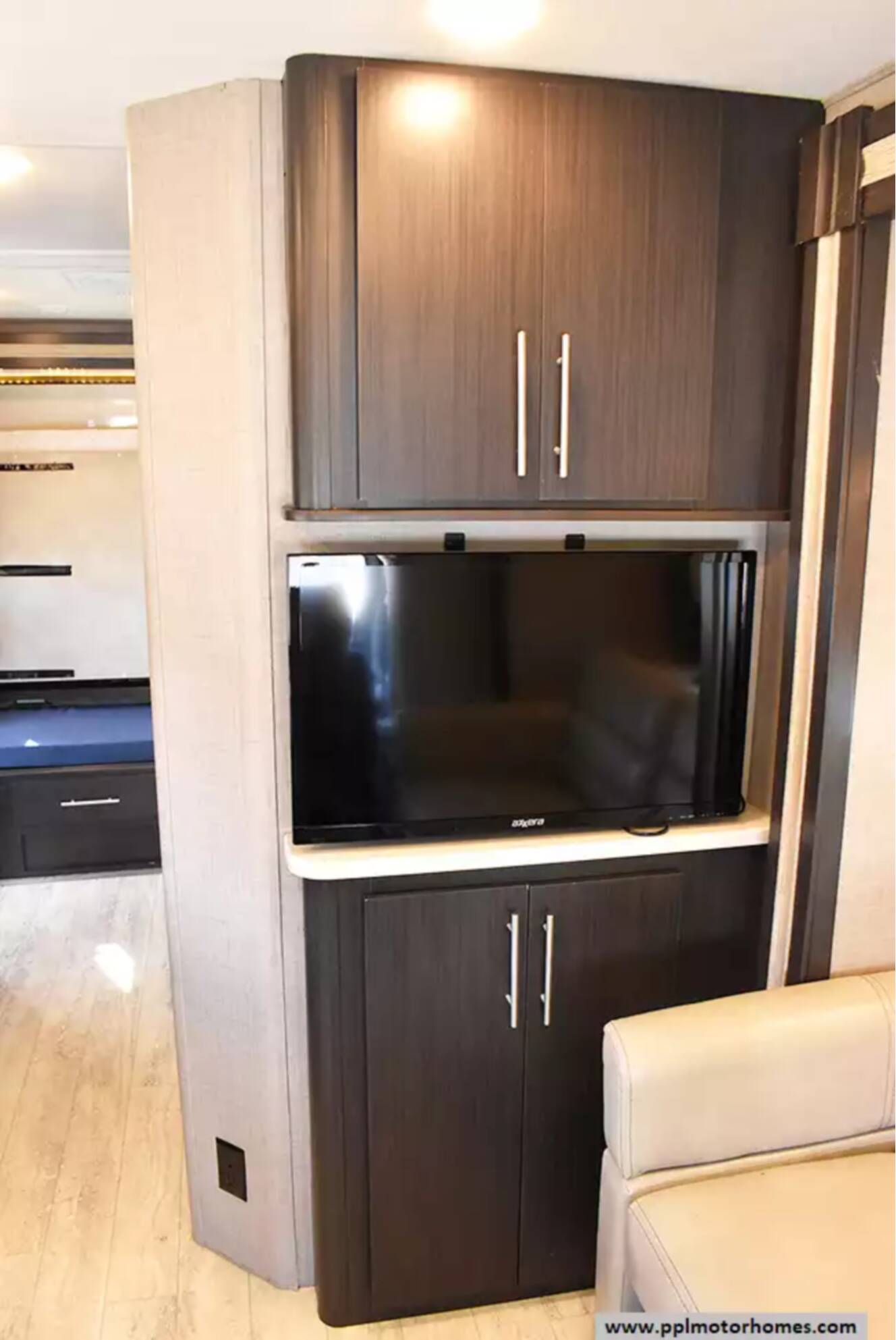 A photo of this 2018 Thor Compass 24TX