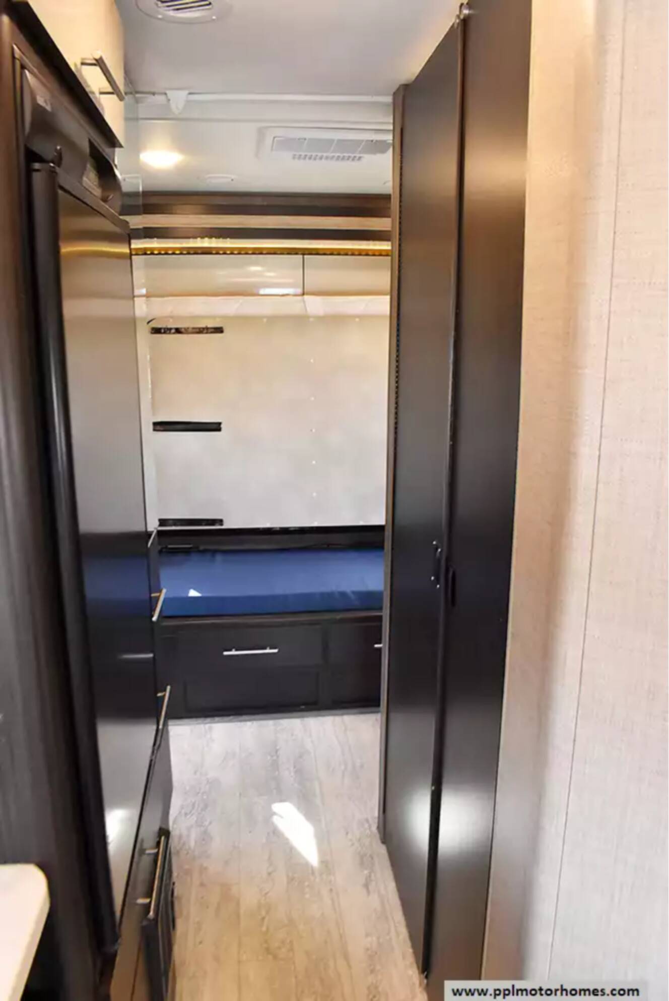 A photo of this 2018 Thor Compass 24TX