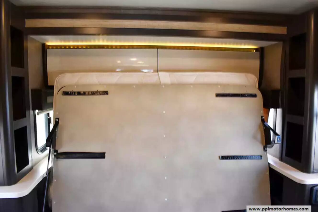 A photo of this 2018 Thor Compass 24TX
