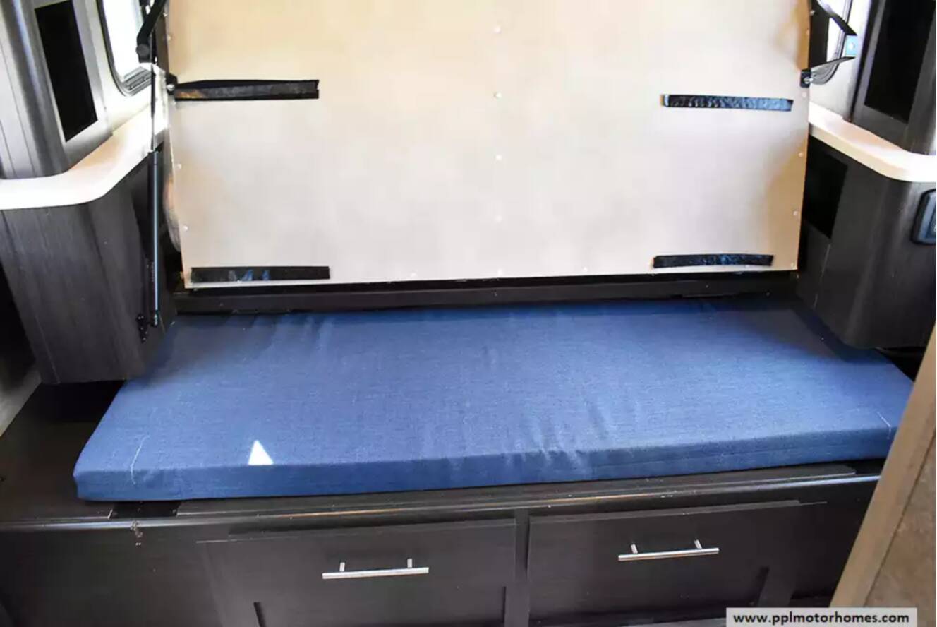 A photo of this 2018 Thor Compass 24TX