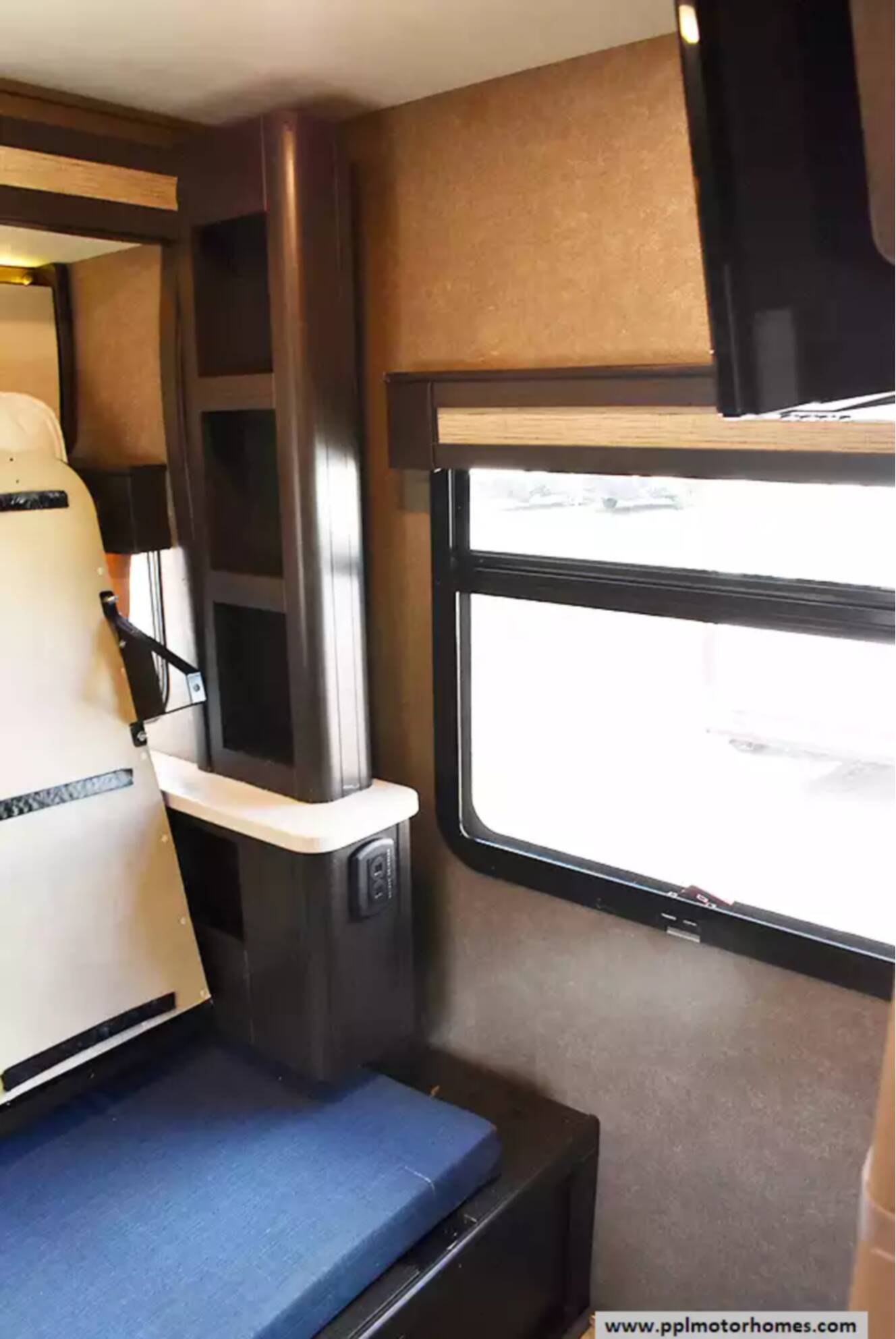 A photo of this 2018 Thor Compass 24TX