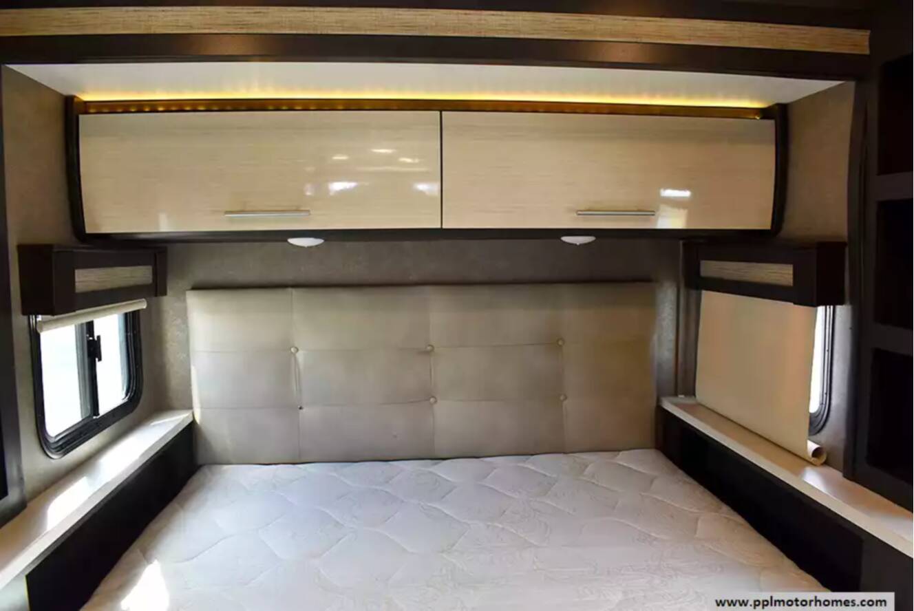 A photo of this 2018 Thor Compass 24TX