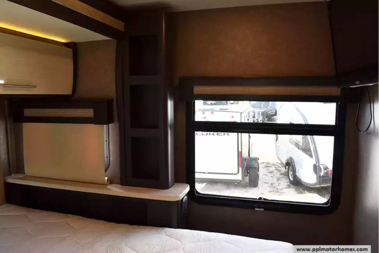 A photo of this 2018 Thor Compass 24TX