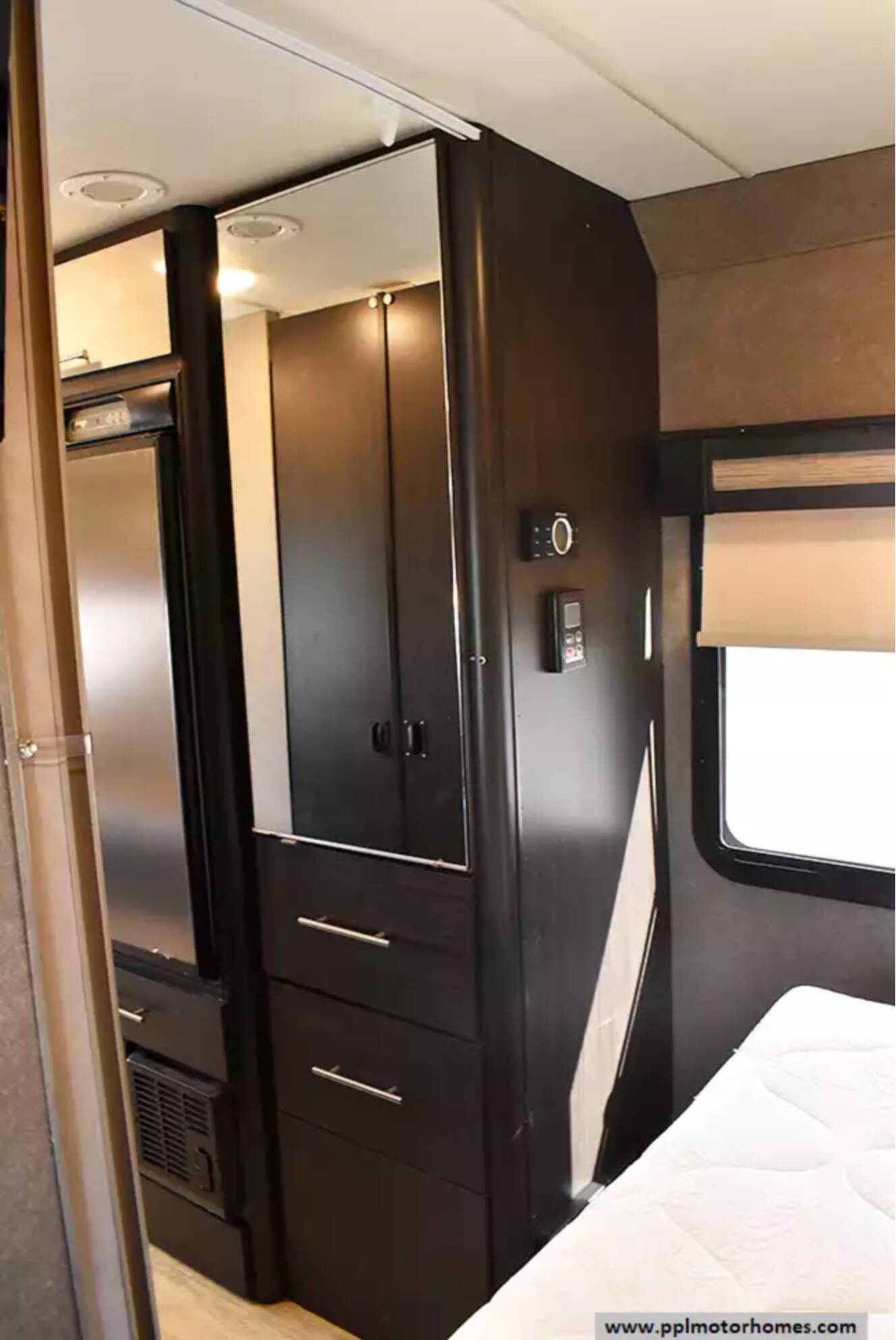 A photo of this 2018 Thor Compass 24TX