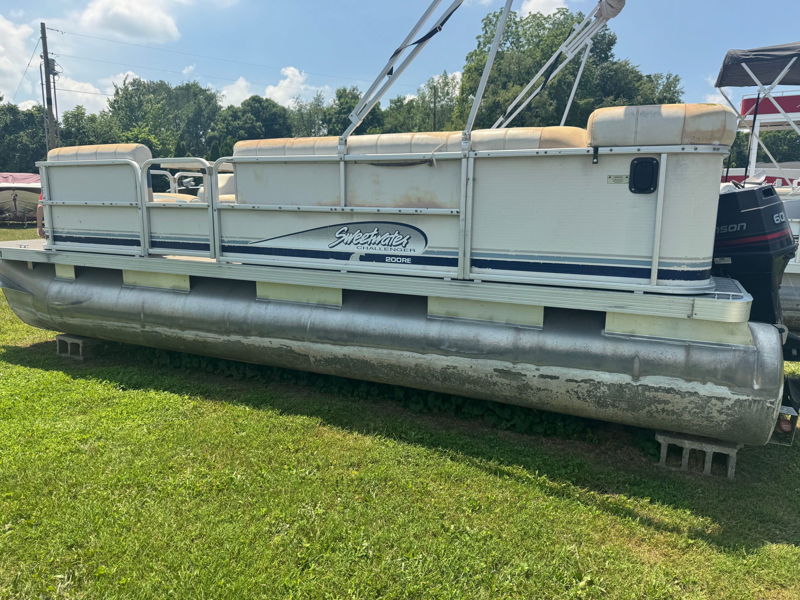 2002 Sweetwater Challenger 200RE in leesburg IN