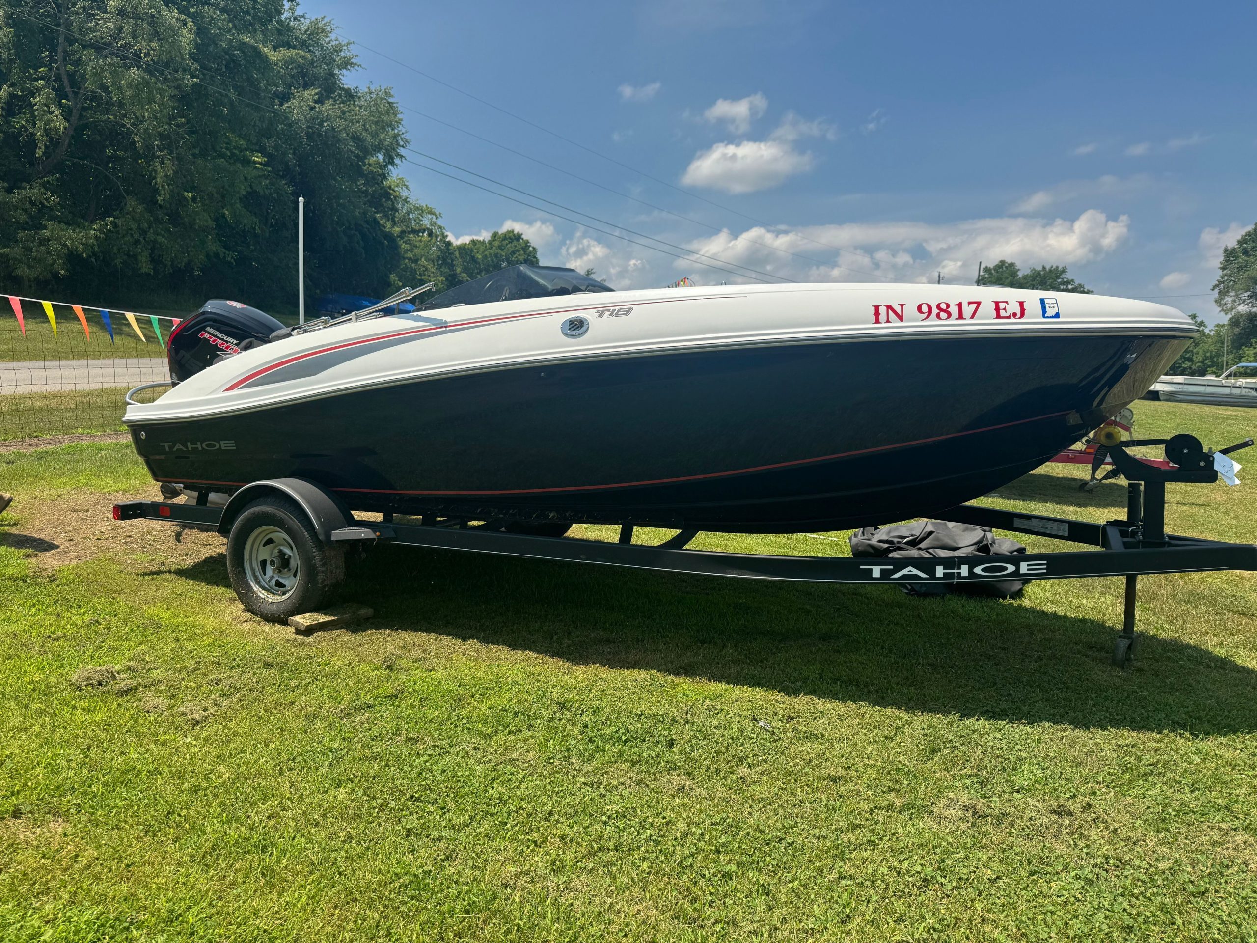 2022 Tahoe T18 in leesburg IN