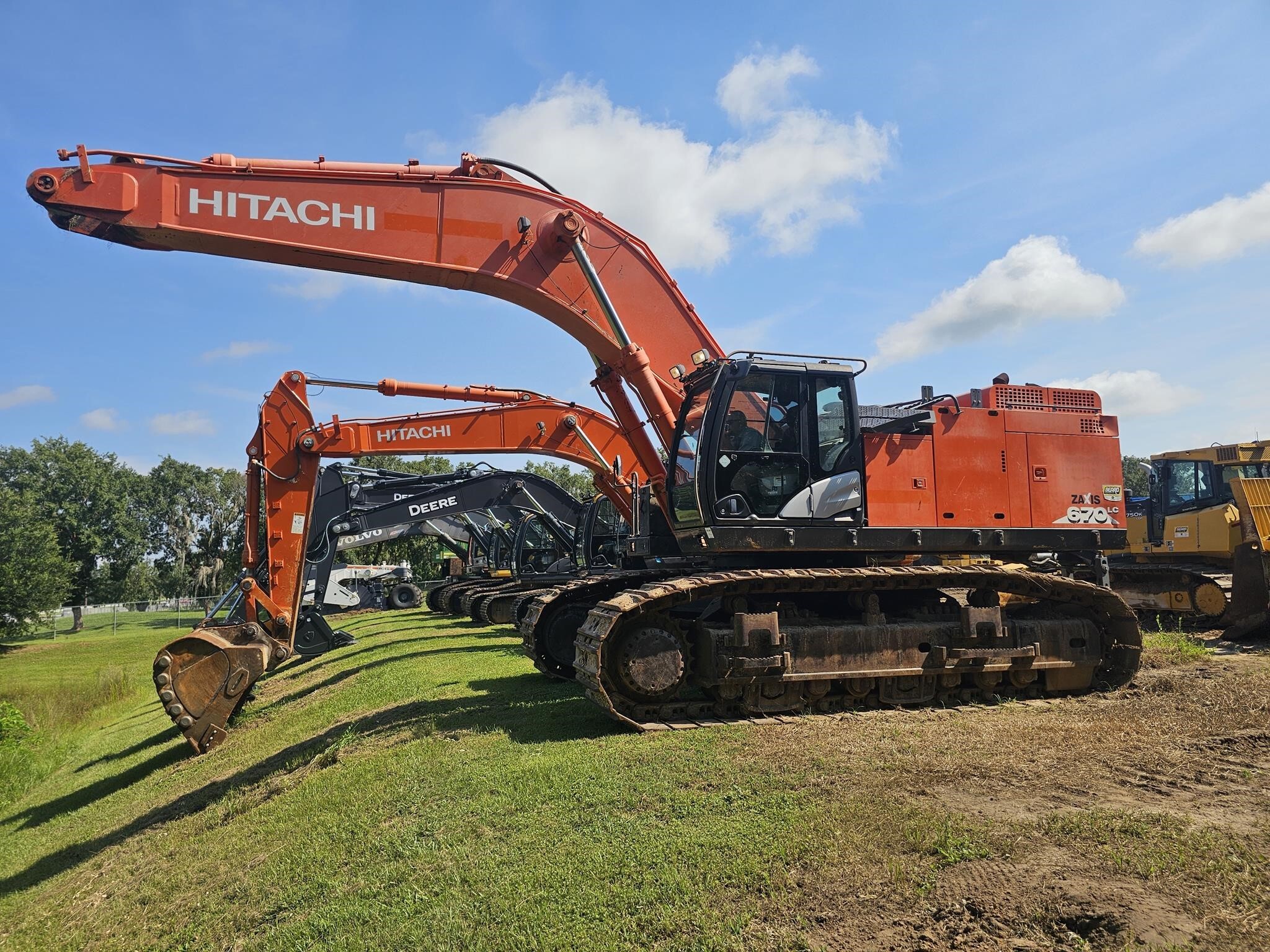いたちん 2019 Hitachi Excavators For Sale - Hitachi Excavators - Equipment