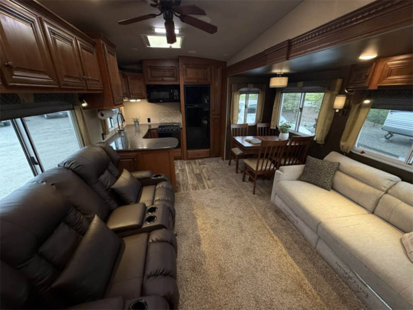 A photo of this 2019 Northwood Mfg SILVER FOX 29-5K BIG PRICE DROP !!