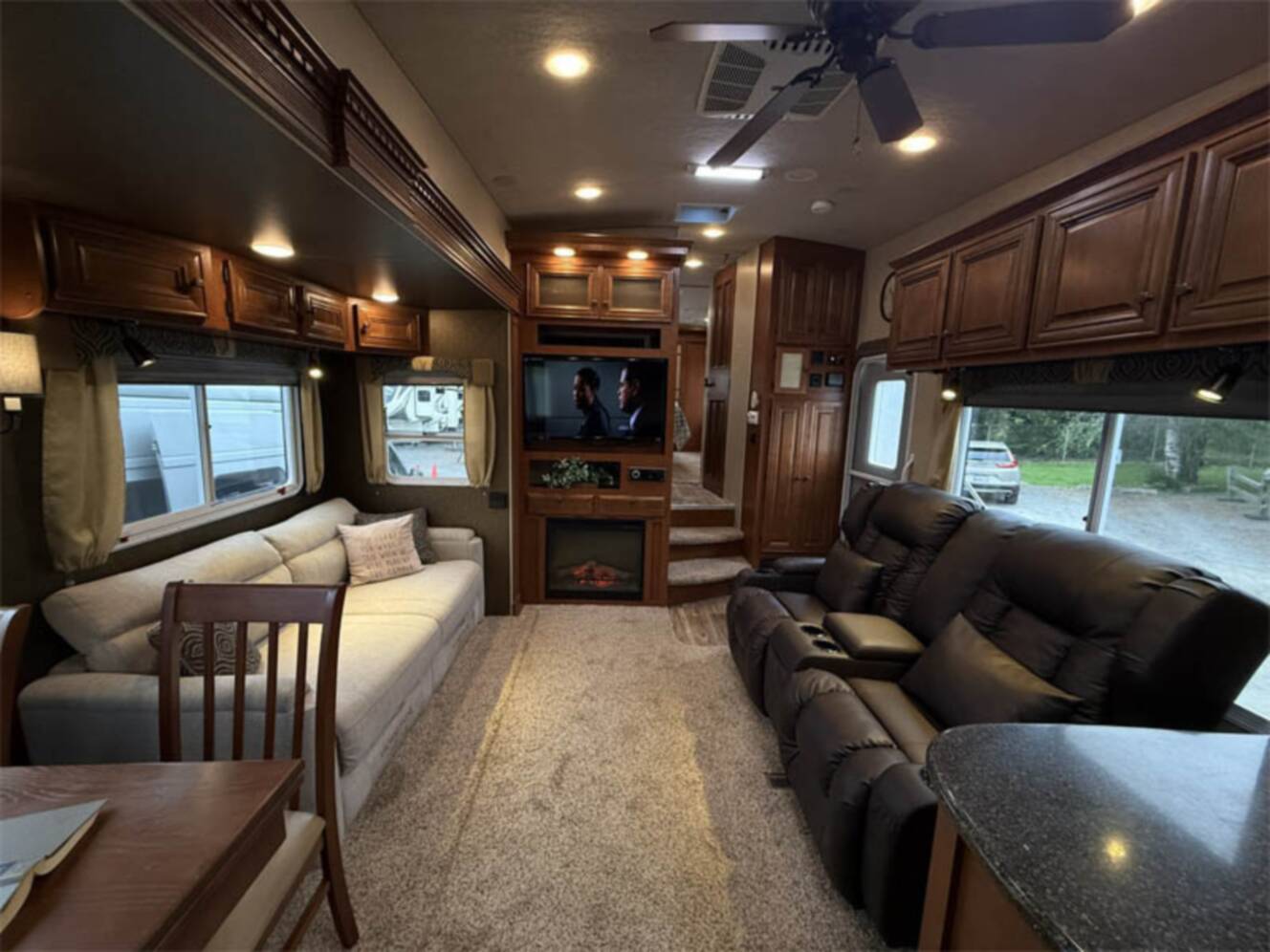 A photo of this 2019 Northwood Mfg SILVER FOX 29-5K BIG PRICE DROP !!