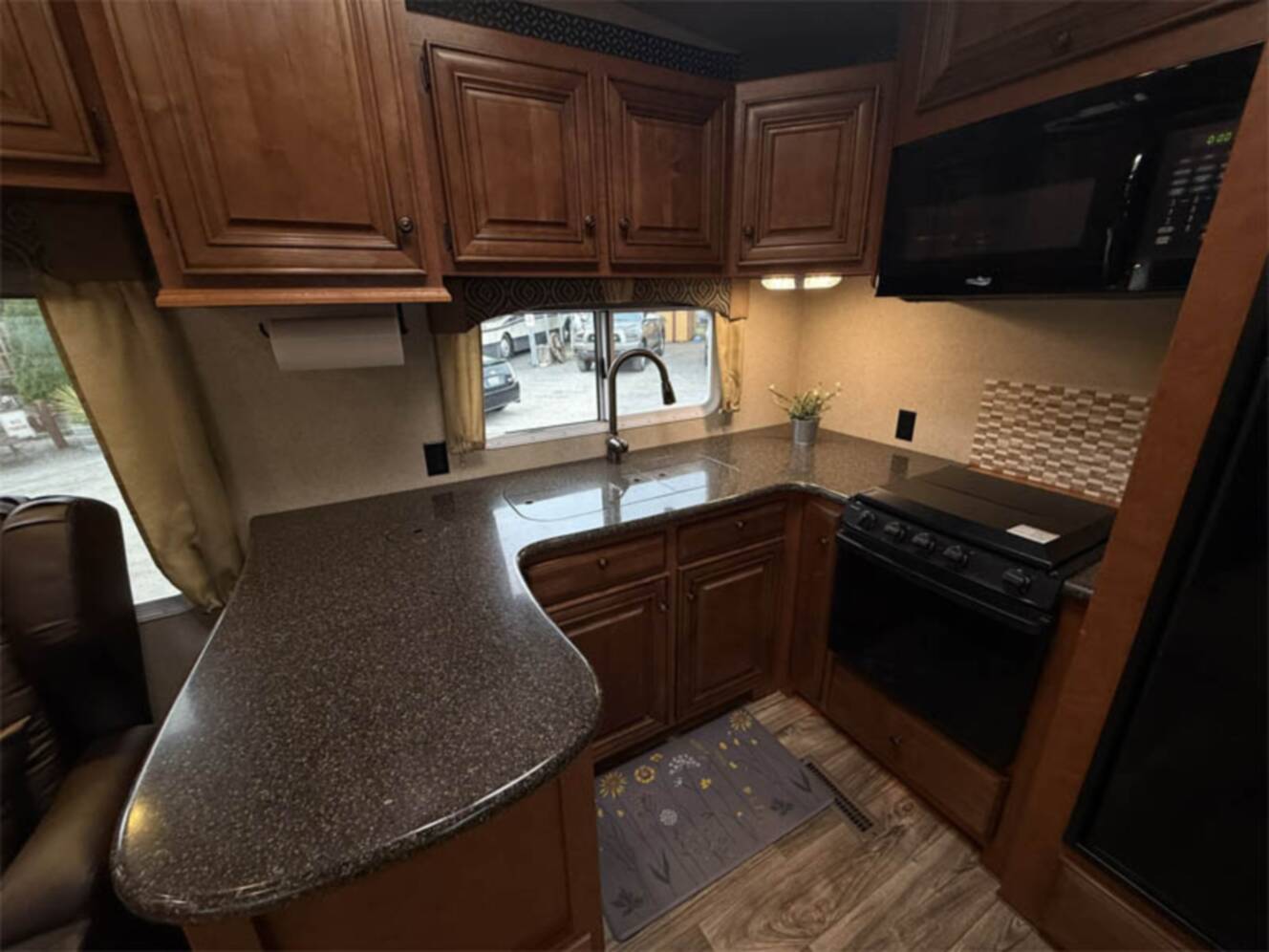 A photo of this 2019 Northwood Mfg SILVER FOX 29-5K BIG PRICE DROP !!