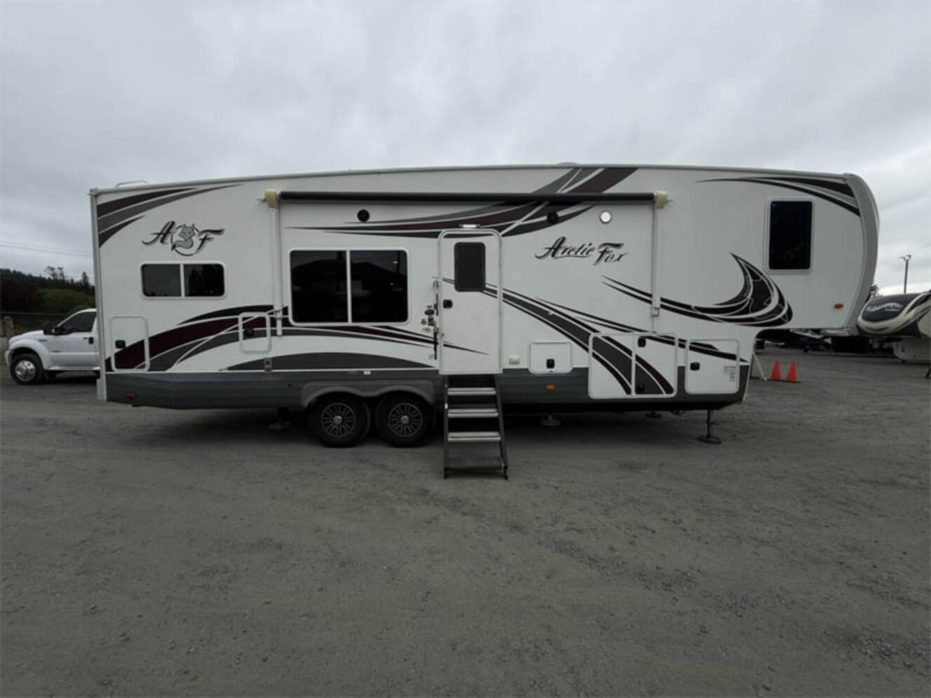 A photo of this 2019 Northwood Mfg SILVER FOX 29-5K BIG PRICE DROP !!