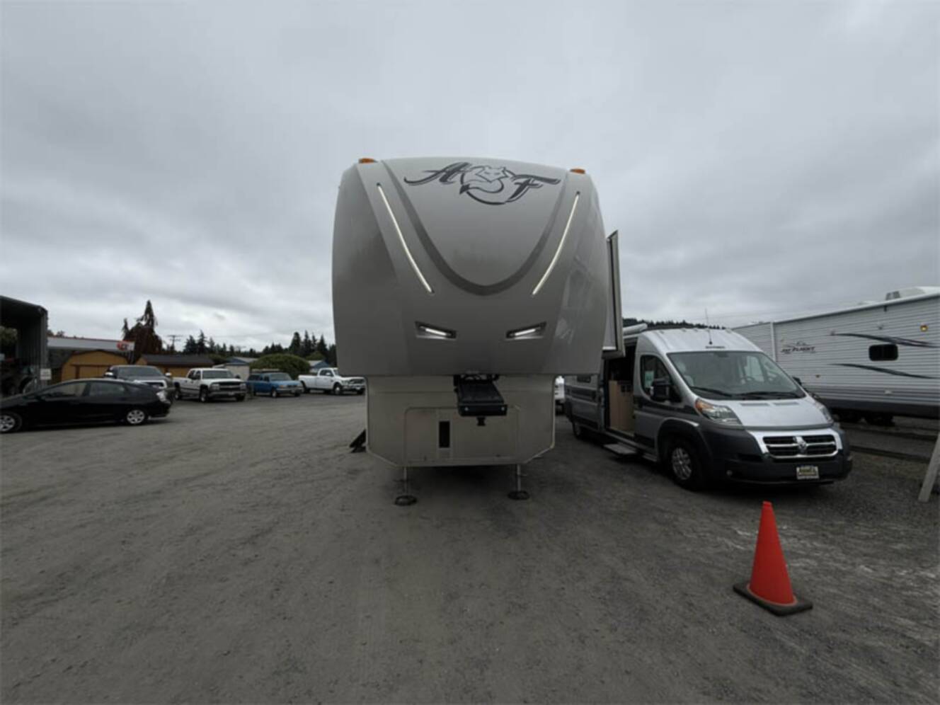 A photo of this 2019 Northwood Mfg SILVER FOX 29-5K BIG PRICE DROP !!