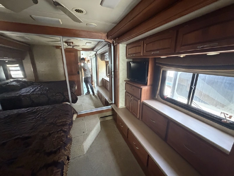 2008 MONACO KNIGHT 40DFT