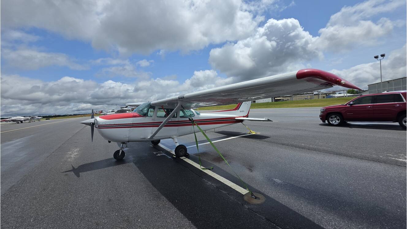 A photo of this 1989 Cessna 172