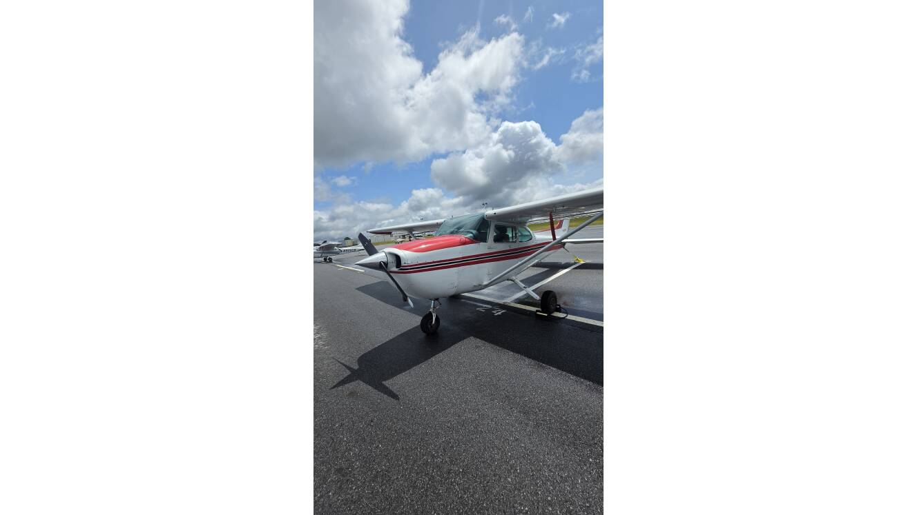 A photo of this 1989 Cessna 172