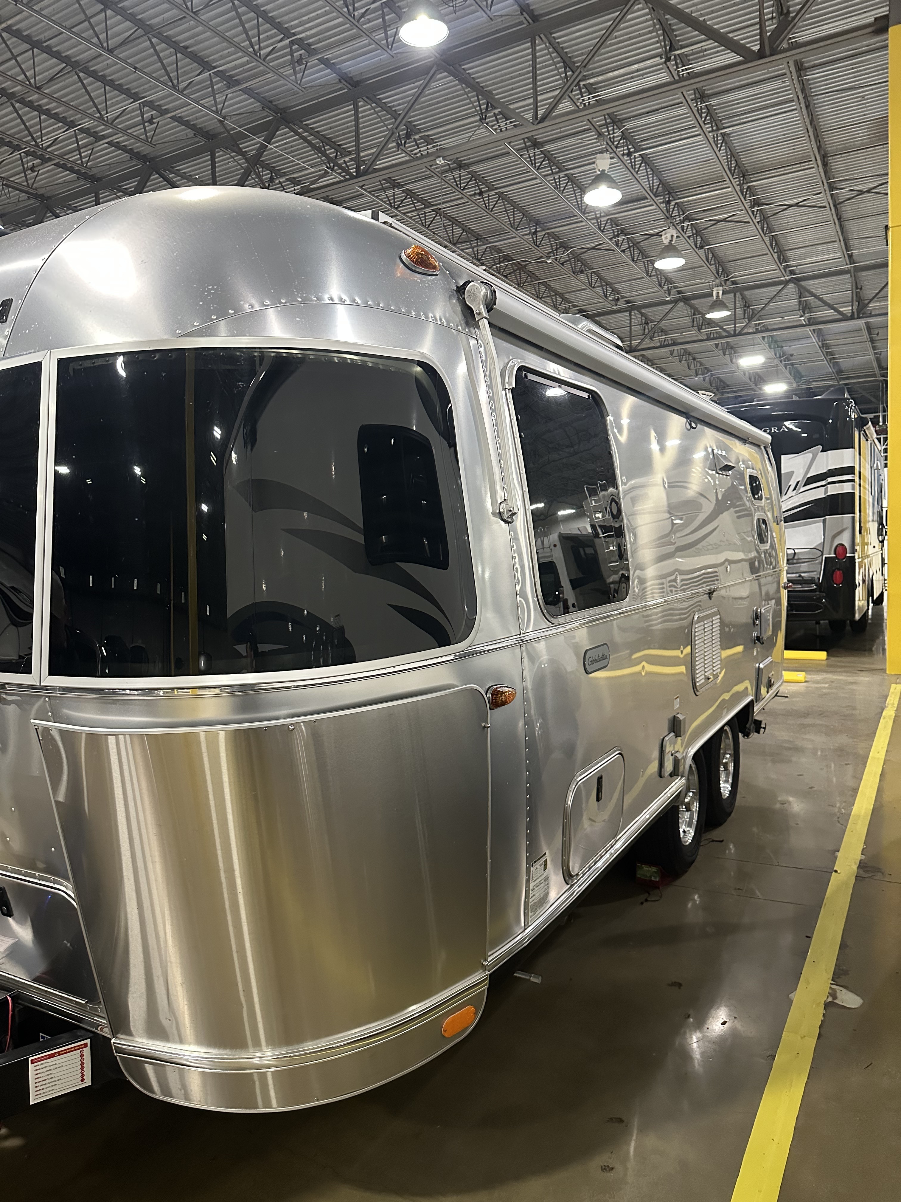 2020 Airstream GLOBETROTTER 23FB TWIN in pittsburgh PA
