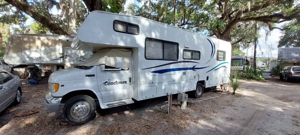2001 Coachmen LEPRECHAUN 210RS in oldsmars FL