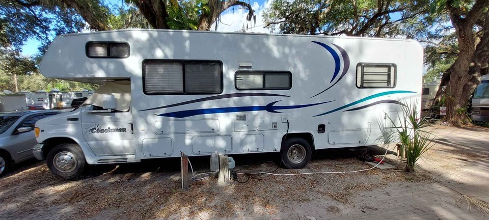 2001 Coachmen LEPRECHAUN 210RS in oldsmars FL