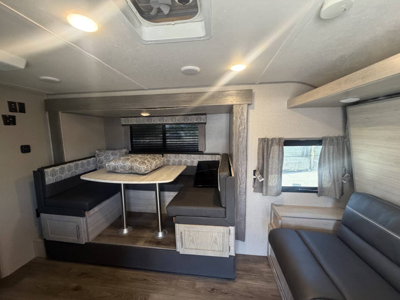 A photo of this 2022 Coachmen CATALINA SUMMIT SERIES 184BHS