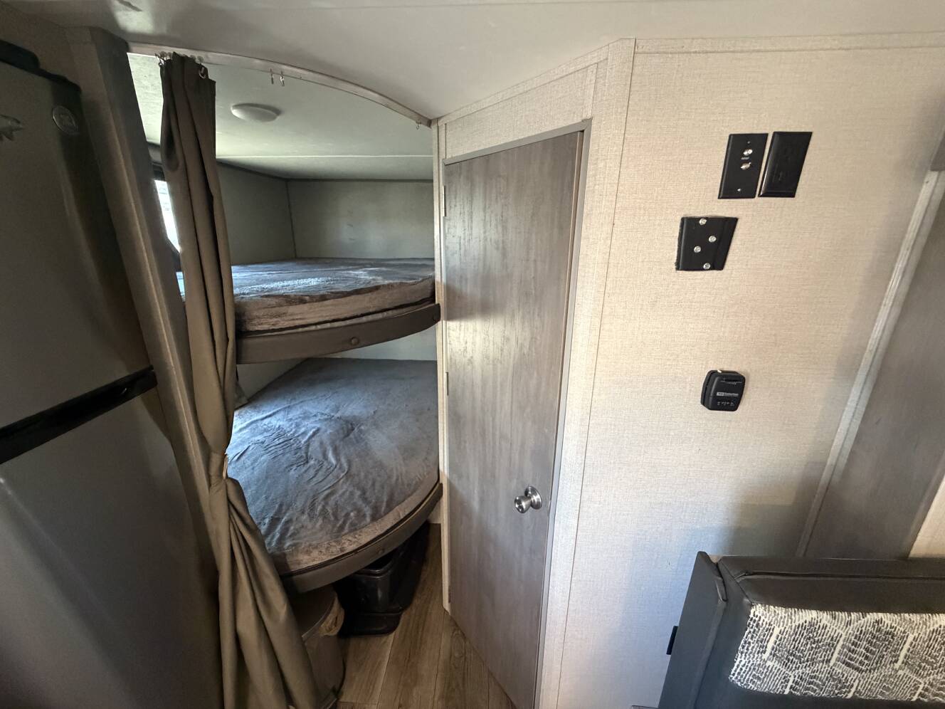 A photo of this 2022 Coachmen CATALINA SUMMIT SERIES 184BHS
