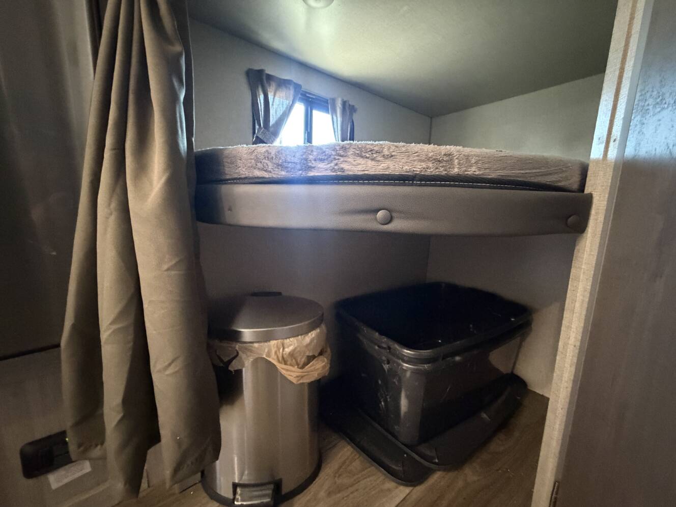 A photo of this 2022 Coachmen CATALINA SUMMIT SERIES 184BHS