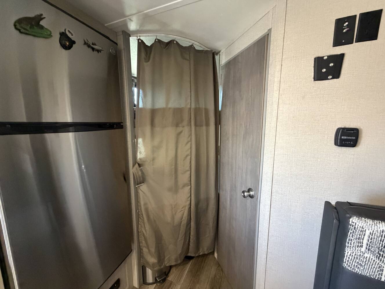A photo of this 2022 Coachmen CATALINA SUMMIT SERIES 184BHS