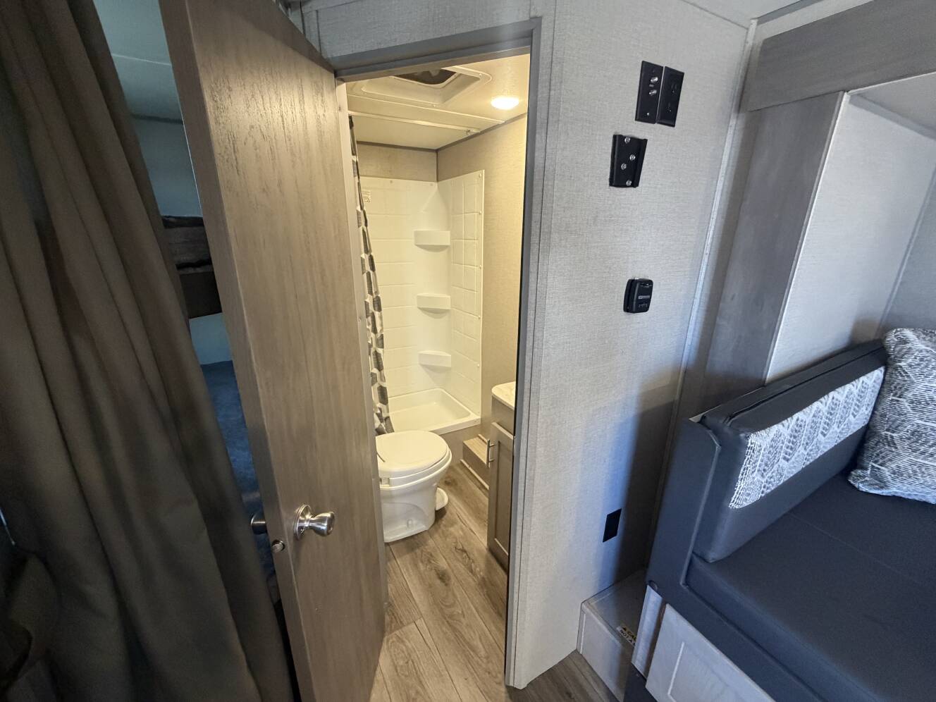A photo of this 2022 Coachmen CATALINA SUMMIT SERIES 184BHS