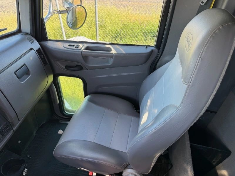 2013 PETERBILT 337