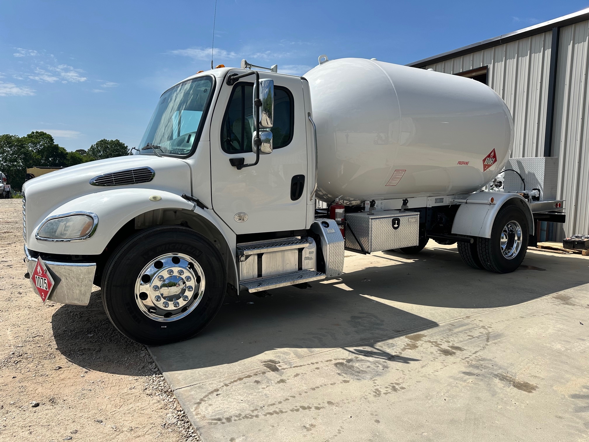 2018 FREIGHTLINER BUSINESS CLASS M2 106 in Miami, FL