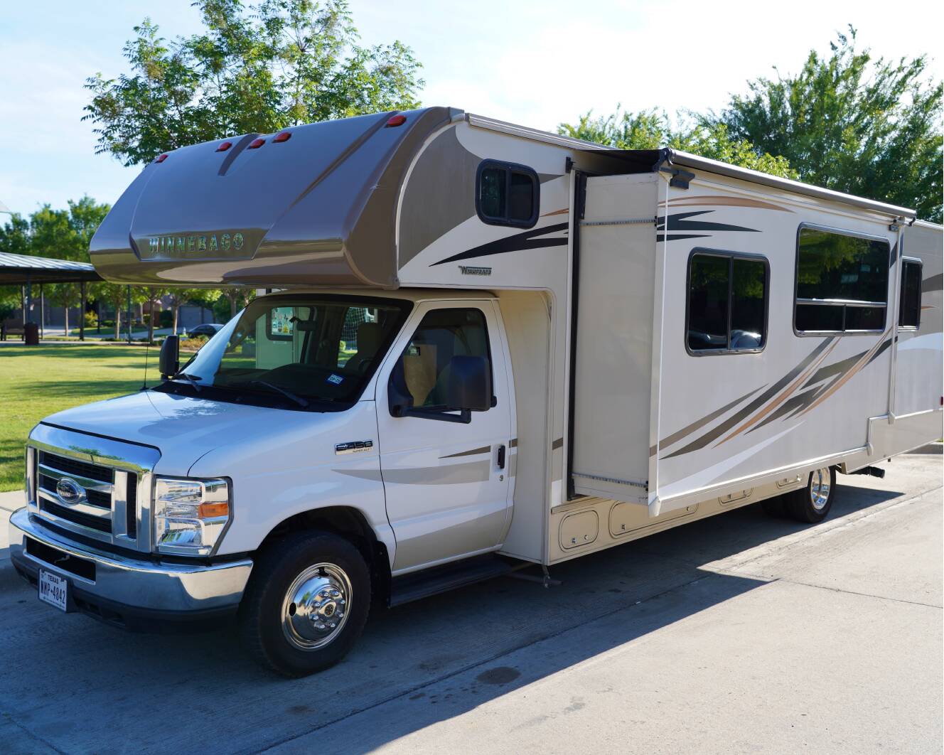 A photo of this 2018 Winnebago MINNIE WINNIE 31K