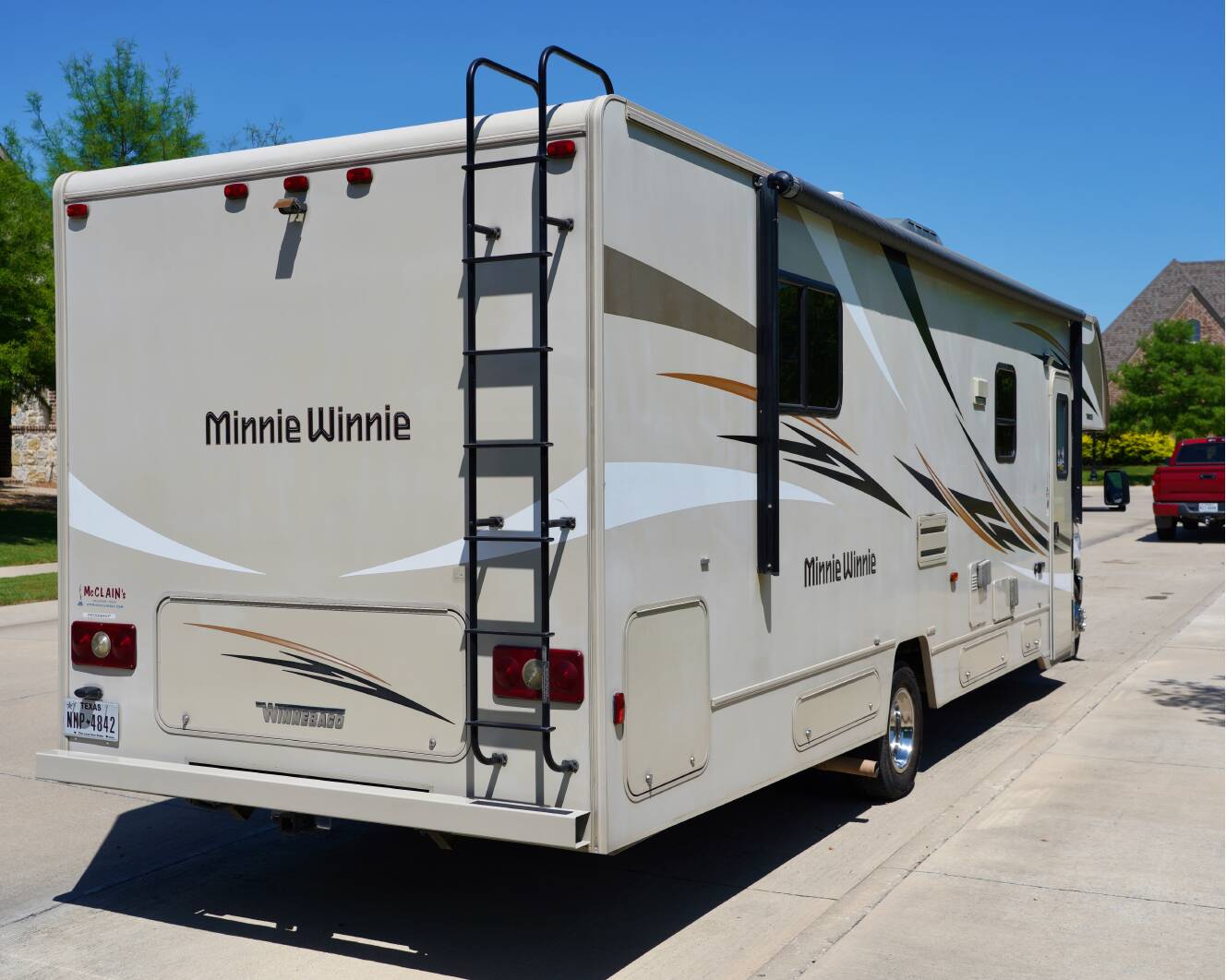 A photo of this 2018 Winnebago MINNIE WINNIE 31K