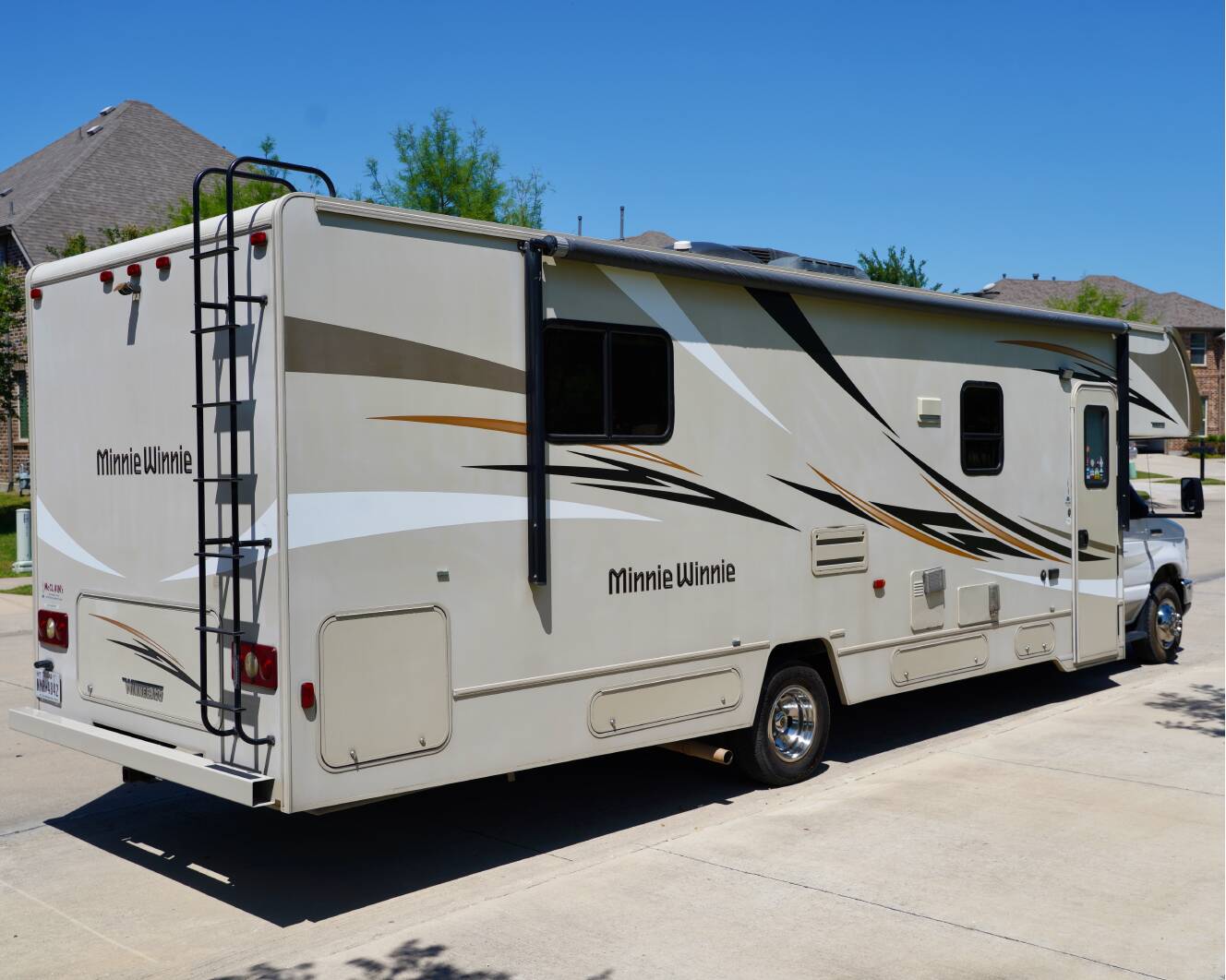 A photo of this 2018 Winnebago MINNIE WINNIE 31K