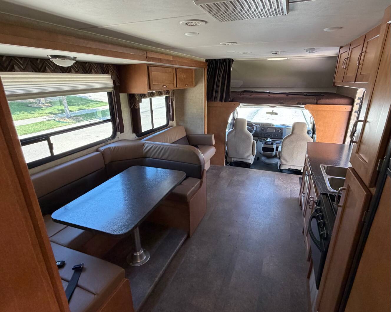 A photo of this 2018 Winnebago MINNIE WINNIE 31K