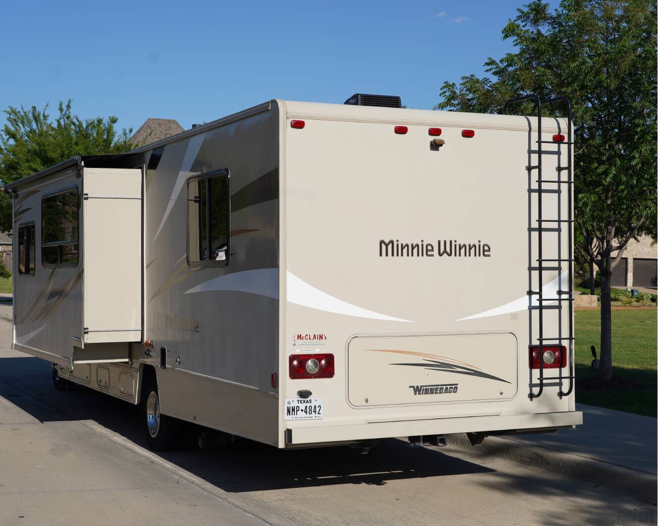 A photo of this 2018 Winnebago MINNIE WINNIE 31K