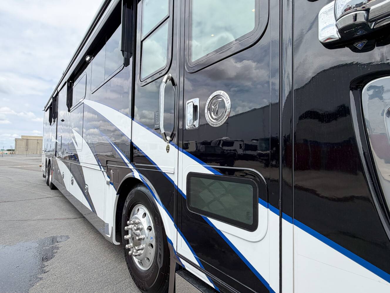A photo of this 2021 Tiffin Motorhomes ZEPHYR 45 PZ