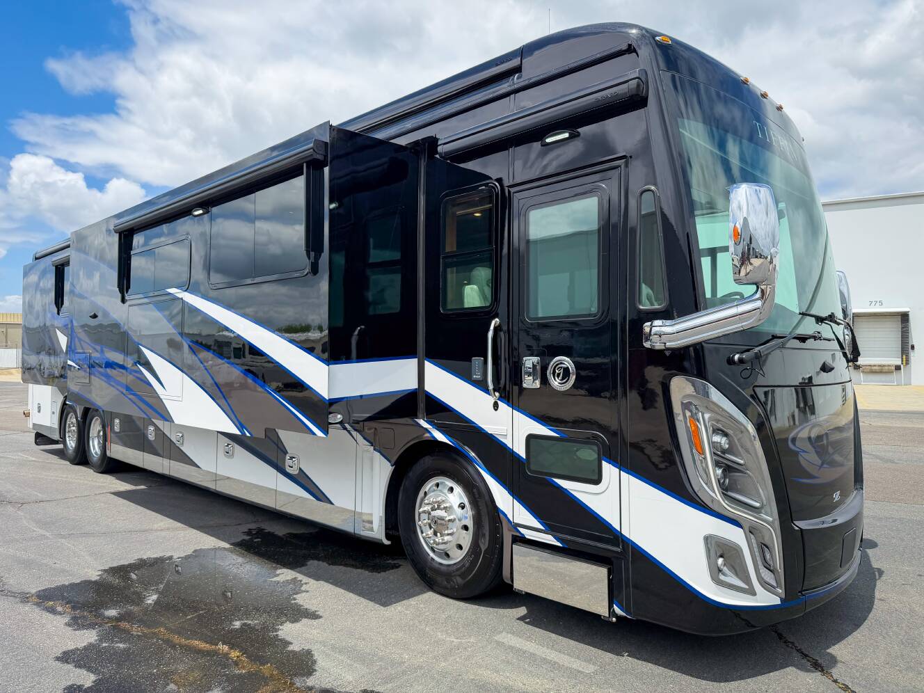 A photo of this 2021 Tiffin Motorhomes ZEPHYR 45 PZ