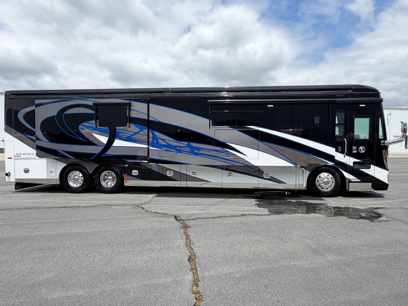 A photo of this 2021 Tiffin Motorhomes ZEPHYR 45 PZ