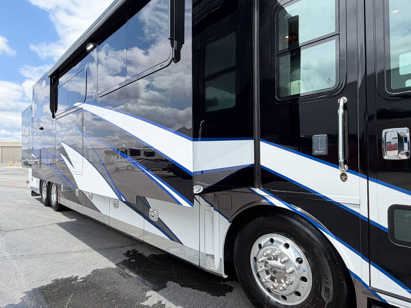 A photo of this 2021 Tiffin Motorhomes ZEPHYR 45 PZ