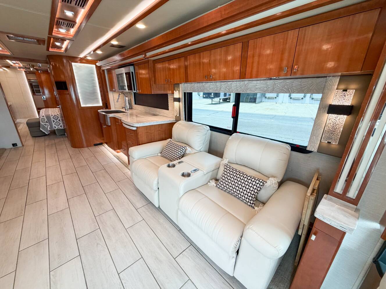 A photo of this 2021 Tiffin Motorhomes ZEPHYR 45 PZ