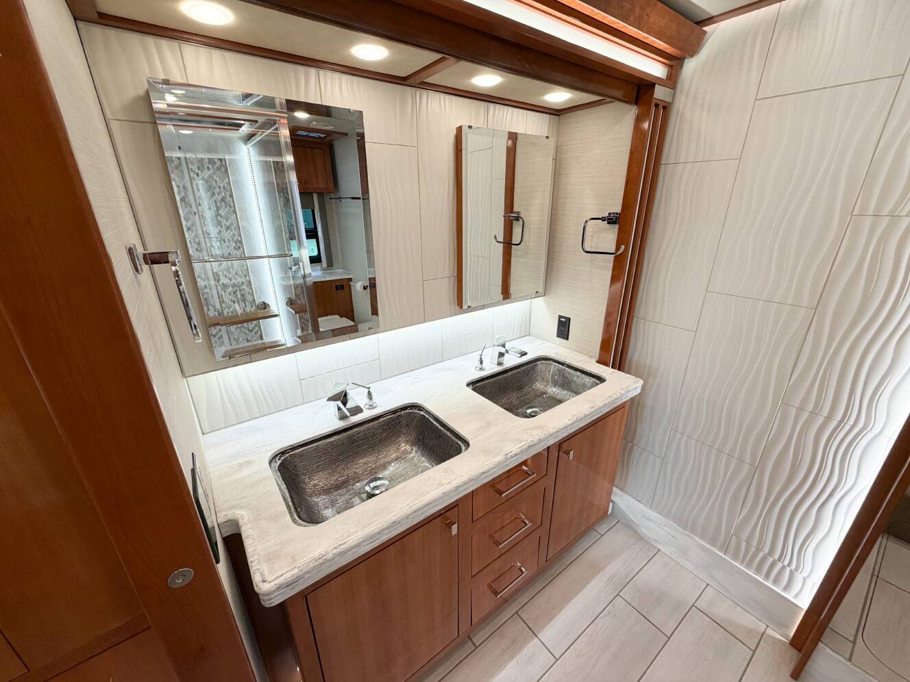 A photo of this 2021 Tiffin Motorhomes ZEPHYR 45 PZ