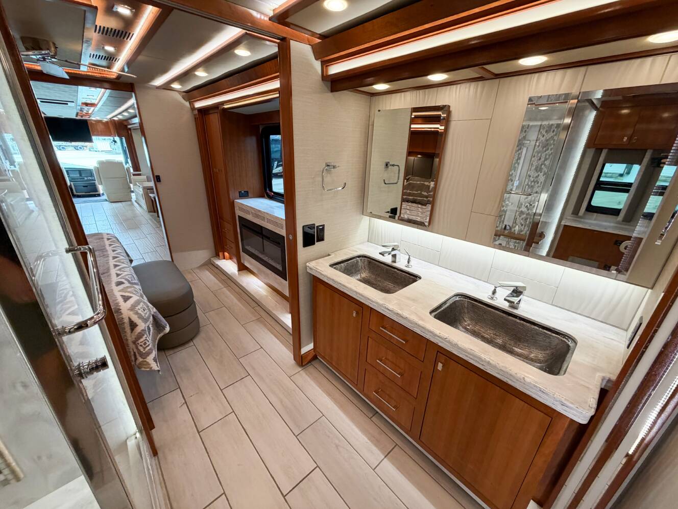 A photo of this 2021 Tiffin Motorhomes ZEPHYR 45 PZ