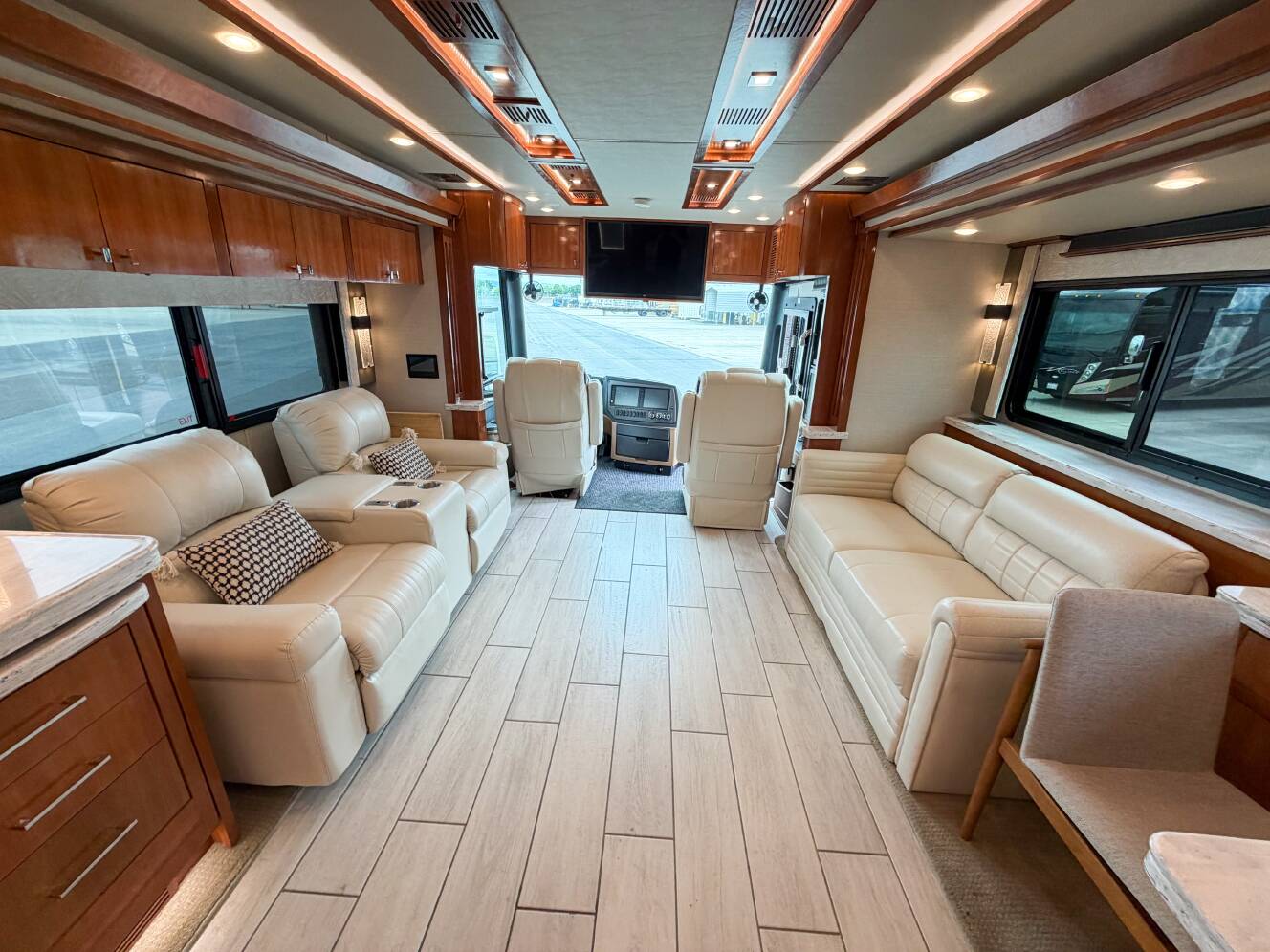 A photo of this 2021 Tiffin Motorhomes ZEPHYR 45 PZ