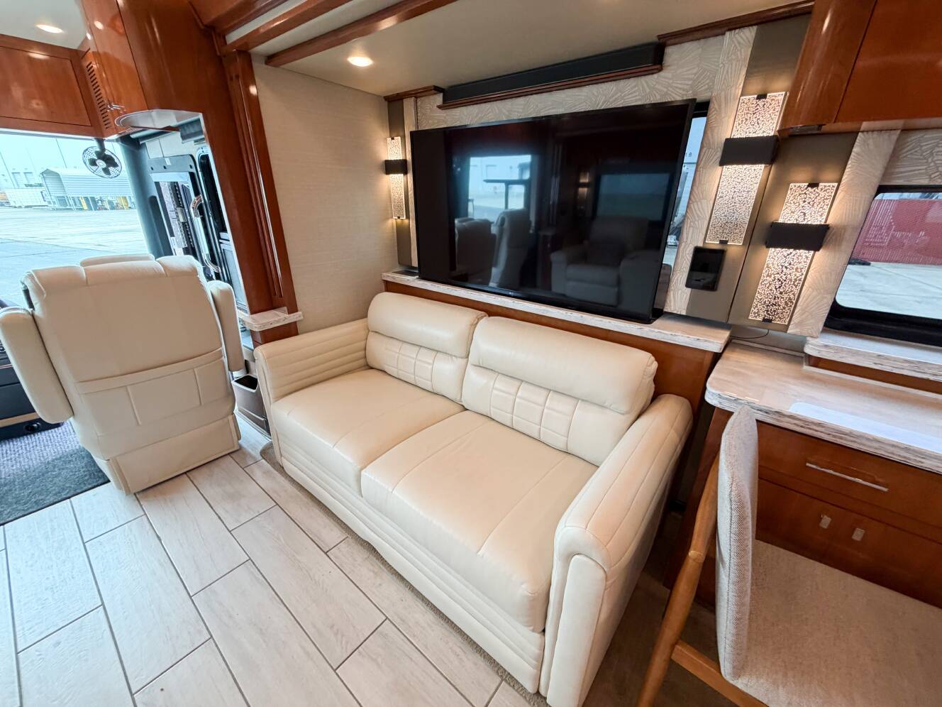A photo of this 2021 Tiffin Motorhomes ZEPHYR 45 PZ