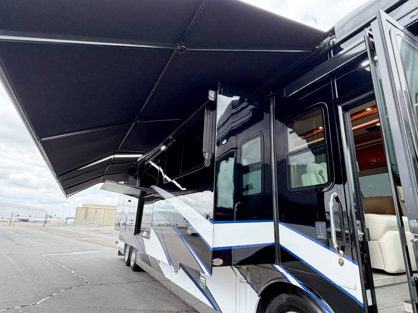 A photo of this 2021 Tiffin Motorhomes ZEPHYR 45 PZ